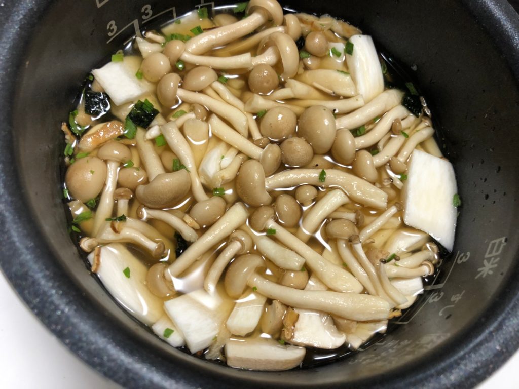 超簡単 きのこの炊き込みご飯 永谷園松茸のお吸い物で簡単レシピ やる気 たこべいブログ